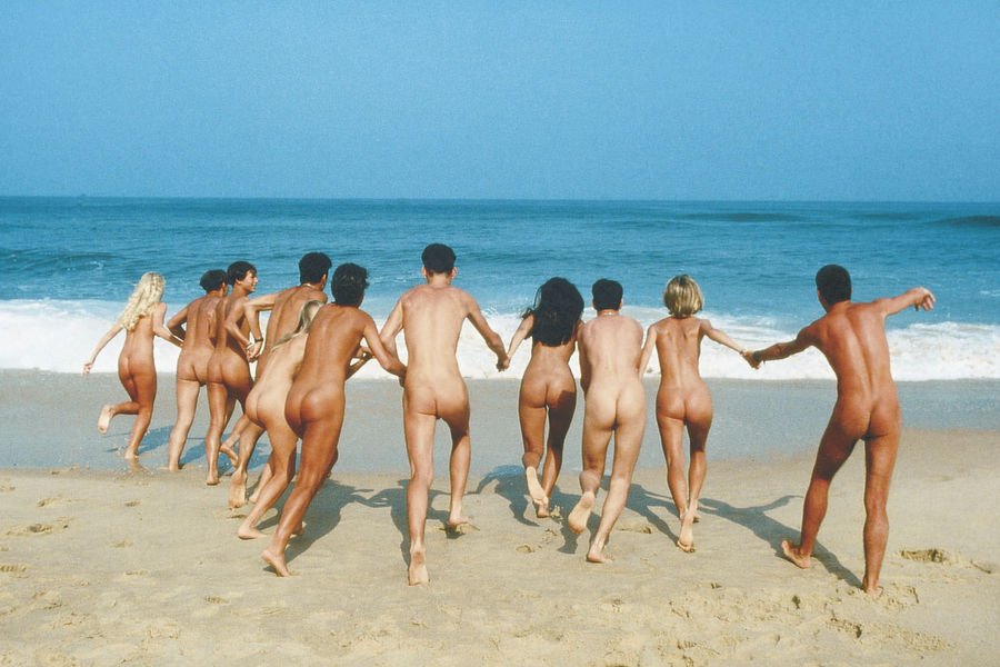 Tom, A nudist from Singapore talks about his experiences with nudism and naturism