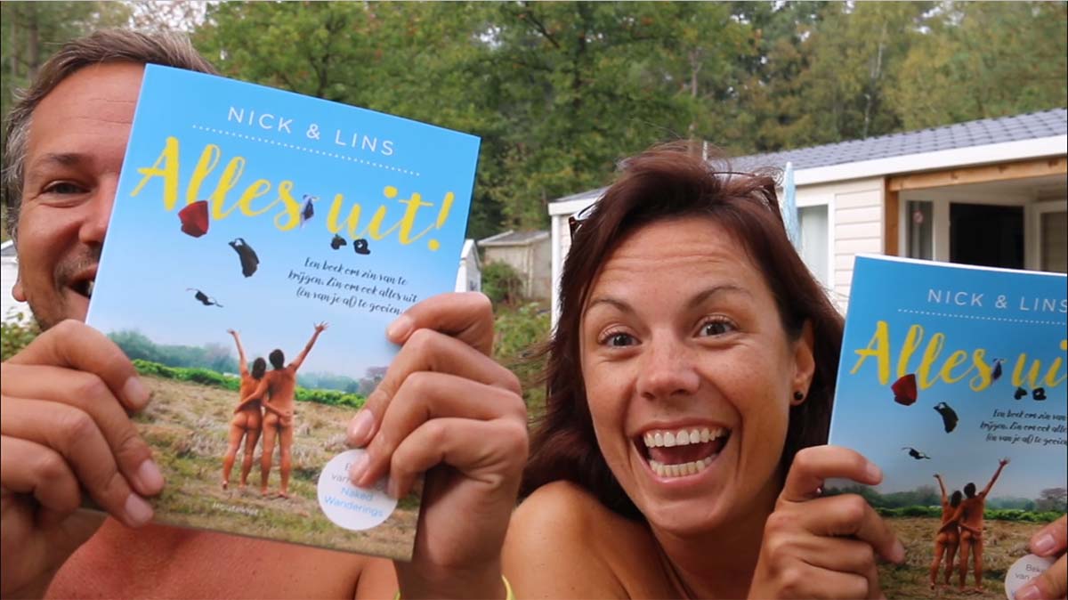 Alles Uit! Een boek over naturisme geschreven door Nick & Lins van Naked Wanderings