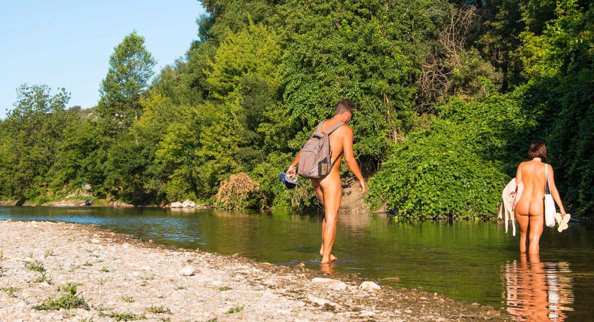 Why Nude Hiking is Becoming so Popular
